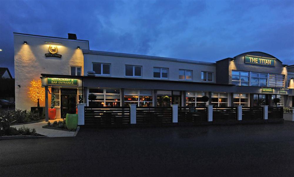 Hotel The Titan Clydebank Exterior foto