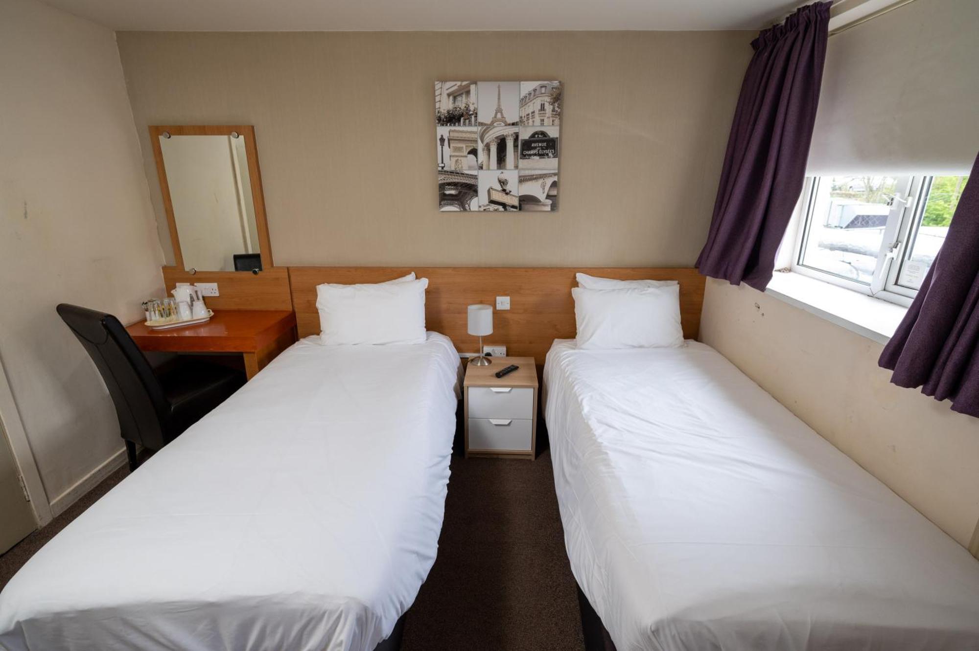 Hotel The Titan Clydebank Exterior foto